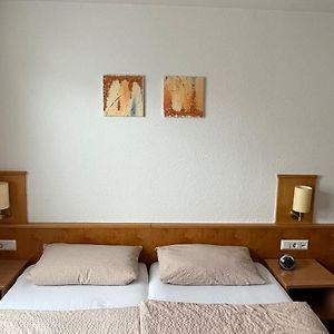 Standard Zimmer mit Kingsize-Bett